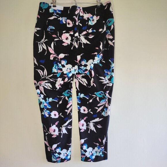 🆕  Lane Bryant 'The Allie Floral Pant Slimming Stretch Pockets Casual Size 18 - Picture 5 of 8